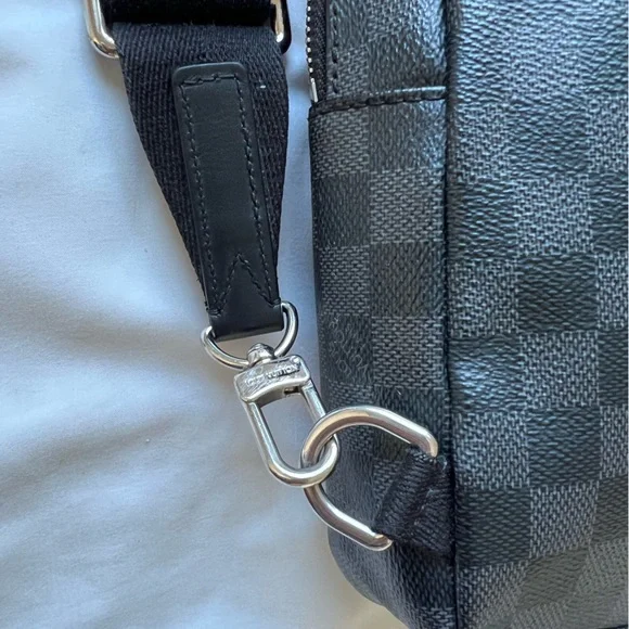 LOUIS VUITTON SLINGER MONOGRAM